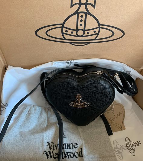 Vivienne Westwood Clothes, Vivienne Westwood Designs, Vivienne Westwood Purse, Vivienne Westwood Bag, Funky Purses, Vivienne Westwood Bags, Vivienne Westwood Jewellery, Fashion Archive, Type Shi