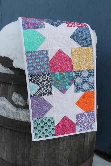 An Easy Runner That's Delightful in Any Color Theme - Quilting Digest Quilting Digest, Charm Pack Quilts, Charm Squares, Stars Quilt, Place Mats Quilted, Quilted Table Toppers, Cat Quilt, Table Runner Pattern, Table Runner And Placemats