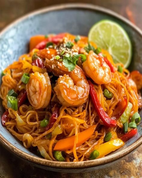 Singapore Street Noodles Recipe | Easy & Flavorful Dish Asian Noodle Recipes With Shrimp, Street Noodles Recipe, Shanghai Fried Noodles, Street Noodles, Singapore Recipes, Hakka Noodles, Singapore Street Noodles Recipe, Easy Singapore Noodles Recipe, Singapore Noodles Recipe