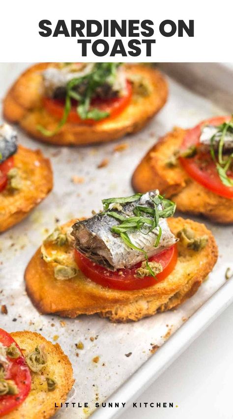 Make these delicious Sardines on Toast for an easy, quick, and cheap lunch. Or an appetizer that you can serve at any family gathering, or your holiday table. Sardines Recipes, Sardine Recipes Canned, Sardine Toast, Sill Recept, Easy Canapes, Cheap Lunch, Sardine Recipes, Canapes Recipes, Easy To Cook Meals