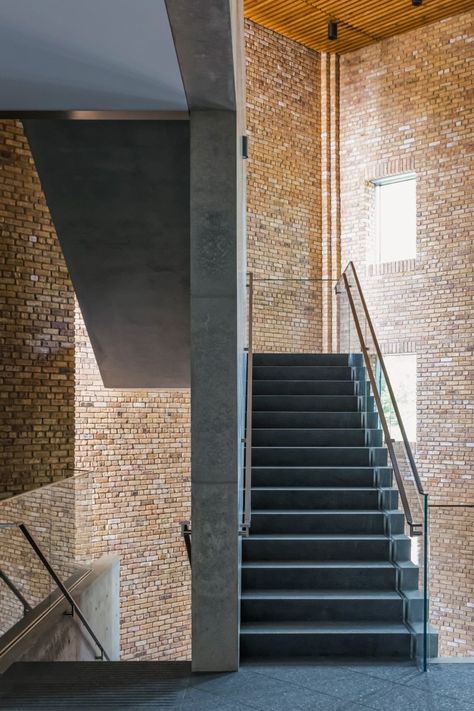 tadao ando-designed 'wrightwood 659' art space set to open in chicago Tadao Ando Architecture, Kenzo Tange, Art Galleries Design, Minimal Architecture, Japanese Architect, Stair Handrail, Tadao Ando, Brick Architecture, Lincoln Park