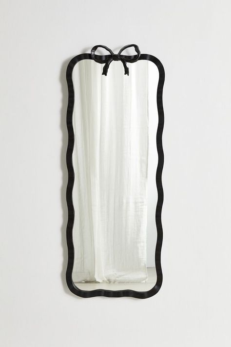 Eloise Bow Floor Mirror Gold Floor Mirror, Mirrors Urban Outfitters, Body Mirrors, Wavy Frame, Pastel Danish, Fancy Bedroom, Full Length Floor Mirror, Uni Room, Uo Home