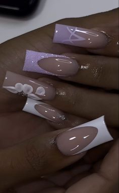 Light Purple Acrylic Nails Coffin Short, Aesthetic Nails Purple Pastel, Light Purple Nails Halloween, Lilac Nails Acrylic Design, Medium Length Nails Acrylic Designs, Nails Acrylic Purple And White, Baddie Nails Acrylic Purple, White And Light Purple Nails, Light Purple Hoco Nails