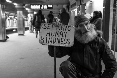 Human Kindness, Homeless People, Dale Carnegie, Random Acts Of Kindness, Coping Skills, Helping Others, Consciousness, Our Life, Helping People