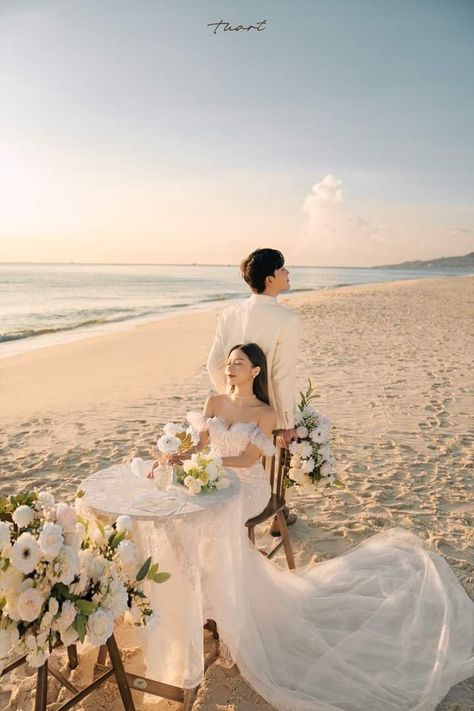 Prewed Korea, Couple Outfits Korean, Korean Prewedding Photography, Wear To Disney World, Pre Wedding Photoshoot Theme, Pre Wedding Photoshoot Beach, Prenuptial Photoshoot, What To Wear To Disney, Prewedding Ideas