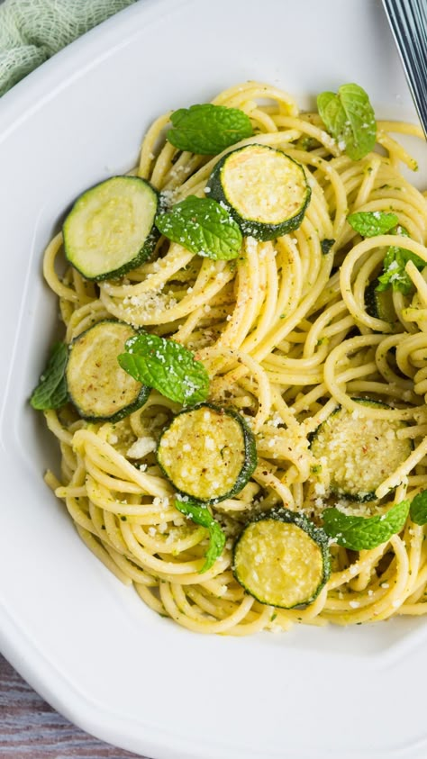 Zucchini Spaghetti Recipe, Spaghetti With Zucchini, Recipe Using Zucchini, Sicilian Pasta, Recipe For Zucchini, Zucchini Pasta Recipes, Zucchini Spaghetti, Zucchini Recipe, Zucchini Pasta