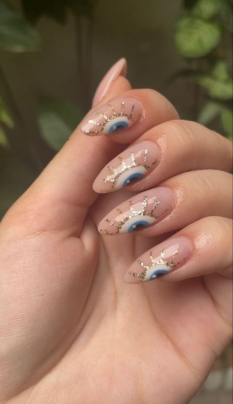 Nail Art With Glitter, Evil Eye Nail Art, Art With Glitter, Evil Eye Nail, Glitter Lashes, Maquillage Yeux Cut Crease, Evil Eye Nails, Aqua Nails, Boho Nails