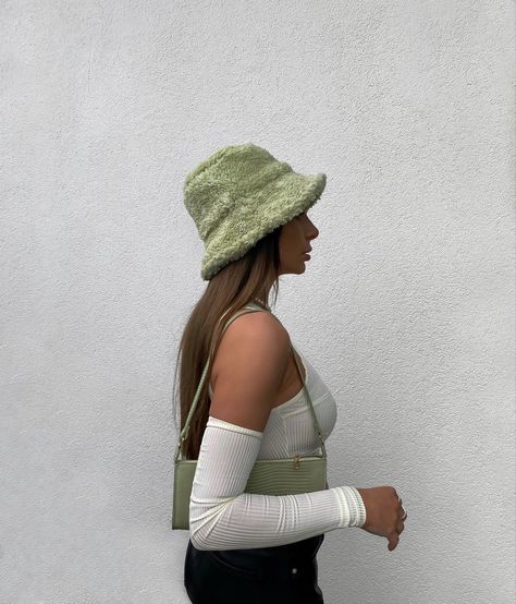 Green fluffy bucket hat outfit aesthetic, SS21, spring style y2k fashion blogger, green streetwear outfit spring summer vibes instagram poses inspiration pose how to pose for instagram Fluffy Bucket Hat Outfit, Bucket Hat Outfit Aesthetic, Green Streetwear, Spring Streetwear, Bucket Hat Outfit, Fluffy Bucket Hat, Hat Outfit, Green Spring, Instagram Pose