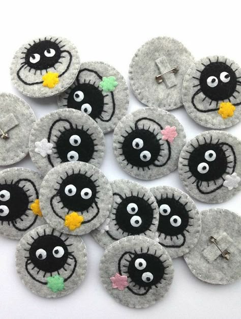 Studio Ghibli Crafts, Soot Sprite, Studio Ghibli Films, Geek Crafts, Cute Sewing Projects, Pola Sulam, Felt Embroidery, Anime Crafts, 자수 디자인