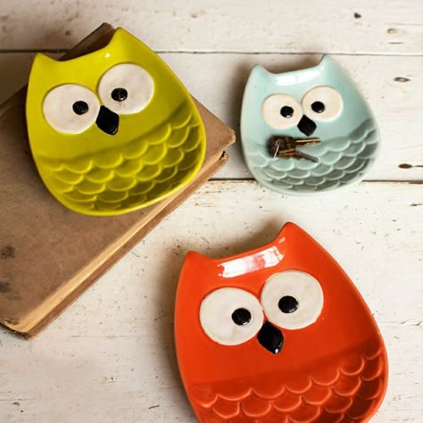 We Three Owls Plates Owl Snacks, Children Cooking, Owl Plate, Kids Dinner, Snack Plates, Sculptures Céramiques, Colorful Owls, Keramik Design, Ceramic Owl