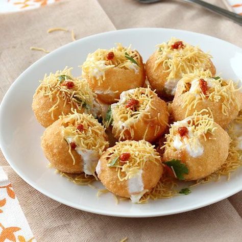 Dahi Puri, Spicy Vegetarian Recipes, Veg Recipes Of India, Puri Recipes, Pani Puri, Curd Recipe, Vegetarian Breakfast Recipes, Chaat Recipe, Desi Food