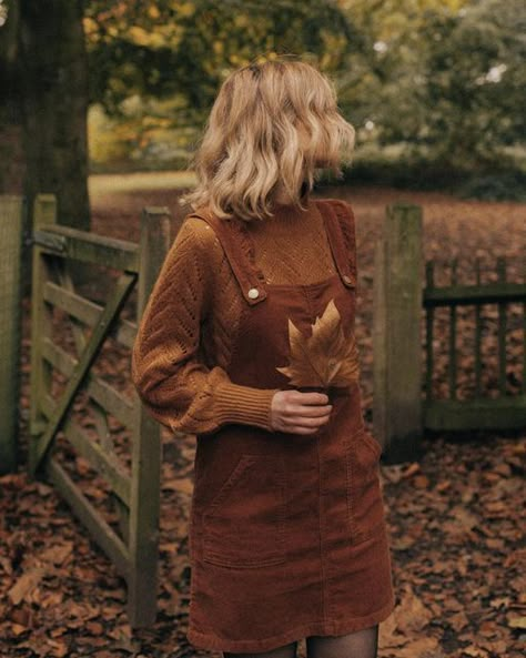 Sarah Mantelin, Brown Aesthetic Outfit, Style Année 80, Dark Academia Outfits, Academia Outfits, Brown Outfit, Brown Aesthetic, Look Vintage, Autumn Outfit