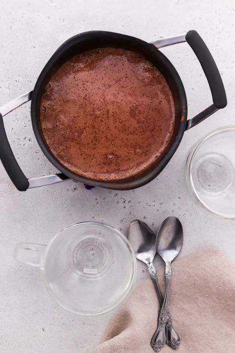 Cacao Hot Chocolate, Healthy Hot Chocolate, Brown Sugar Recipes, Cacao Chocolate, Drink Mixes, Cinnamon Milk, Hot Chocolate Recipes, Chocolate Shavings, Cacao Powder