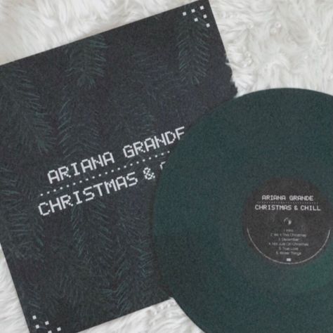 marilyn 🦋 on Instagram: “ariana grande - christmas & chill (2015) (2019) • 🌙 limited edition green 1lp (with etched side) ✨ + custom insert 🌟fav songs - intro &…” Ariana Grande Christmas Aesthetic, Ariana Grande Christmas Songs, 2020 Ariana Grande, Wallerpaper Aesthetic, Ariana Grande Winter Things, Ariana Grande Christmas, Christmas Records, Ariana Merch, Winter Coquette