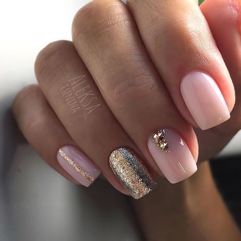 Sweet Pink Nails With Gold Glitter And Rhinestones   ❤️ Pink and gold nails for all tastes! No matter the nail shape there is always a worthy idea for you to try out! ❤️ See more: https://naildesignsjournal.com/pink-and-gold-nails-designs/ #nailart #nailsdesigns #naildesignsjournal #easynaildesigns # pinkandgoldnails Cards Craft, Gold Nail Polish, Gold Nail Designs, Gold Nail, Pink Nail Designs, Easter Tree, Short Nail Designs, Dipped Nails, Chic Pink