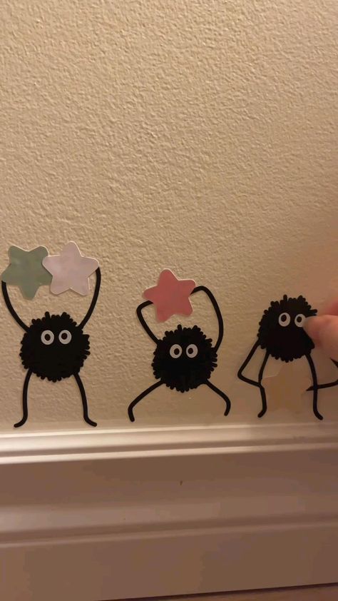 I made the soot sprites wall decor using vinyl and the stars are vinyl sticker material. which is your favourite little Ghibli character?��👀✨ #sootsprite #homedecordiy #walldecorideas #cutecore #totoro #ghibli #susuwatari Studio Ghibli Diy, Totoro Diy, Ghibli Character, Studio Ghibli Crafts, Totoro Ghibli, Ocean Room Decor, Soot Sprite, Diy Room Decor Videos, Easy Room Decor