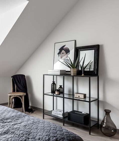 Attic home with a metal staircase - via Coco Lapine Design Minimalist Dekor, Interior Design Minimalist, Modern Minimalist Bedroom, Ikea Shelves, Minimalist Apartment, Apartment Bedroom Decor, Dekorasi Kamar Tidur, Living Room Shelves, Contemporary Minimalist