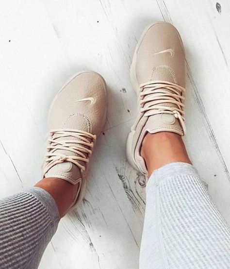 pinterest || â˜“ oliviastromberg Nike Air Presto Woman, Street Style Jeans, Air Presto, Nike Air Presto, Nike Free Shoes, Cooler Look, Nike Shoes Women, Shoe Closet, Shoe Obsession