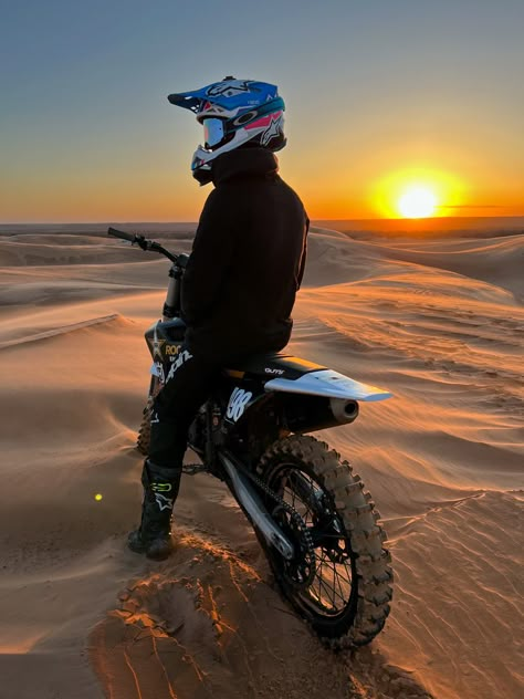 Motorcycle Rider At the windy sand dunes with a sunset Tmax Yamaha, Motorcycle Guy, Freestyle Motocross, Race Photography, Sport Aesthetic, Motocross Love, Cool Dirt Bikes, Motorcross Bike, Dirt Biking