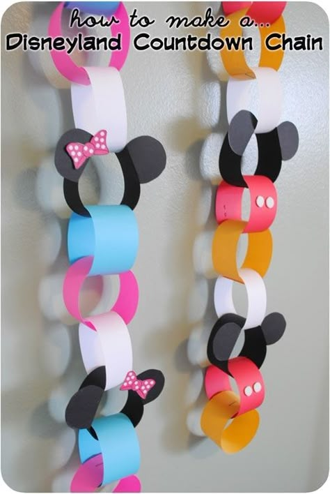 If you're going to Disneyland, then create a Disneyland vacation countdown chain with your kids in anticipation of your next big trip to the Magic Kingdom! Disneyland Countdown, Disney Vacation Countdown, Countdown Chain, Γενέθλια Mickey Mouse, Vacation Countdown, Disney Countdown, Folding Origami, Disneyland Vacation, Minnie Party