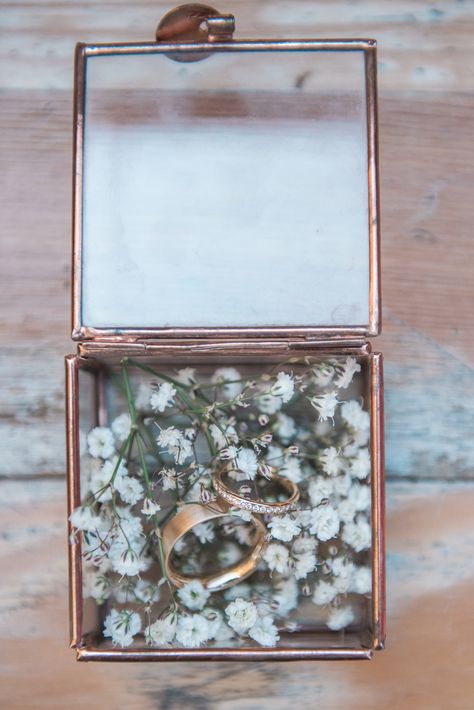 Wedding Ring Holder Ideas, Wedding Ring Holders, Glass Ring Box, Cincin Diy, Festival Bride, Ring Pillow Wedding, Ring Holder Wedding, Copper Glass, Ring Pillow