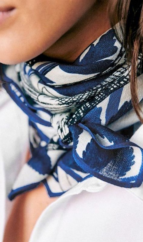 Summer Scarf Style, Ways To Wear A Scarf, Hermes Scarf, Twilly, How To Wear Scarves, Fashion Photoshoot, Square Scarf, Parisian Style, Scarf Styles