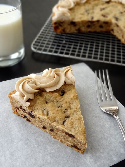 Thick and Chewy Oatmeal Raisin Cookie Cake with Cinnamon Maple Icing – Easy Oatmeal Raisin Cookies, Sweet Oatmeal, Life Love And Sugar, Pizza Cookie, Maple Icing, Cinnamon Buttercream, Oatmeal Raisin Cookie, Cake With Cinnamon, Raisin Cookie