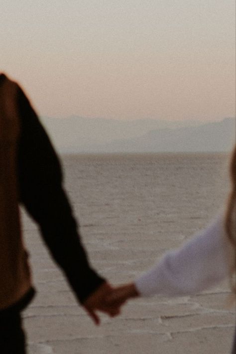 Couple Photo Sunset, Discreet Couple Photos, Film Couple Aesthetic, Minimal Engagement Photos, Couples Film Photo Aesthetic, Salt Flats Utah Photoshoot Couple, Sunset Couple Photos, Film Couple Photos, Couples On Film