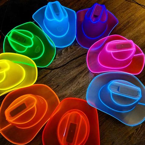 14th Birthday Party Ideas, Tech Brand, Glow In Dark Party, Neon Birthday Party, Sweet Sixteen Birthday Party Ideas, Glow Birthday Party, Neon Birthday, Glow Birthday, 13th Birthday Parties