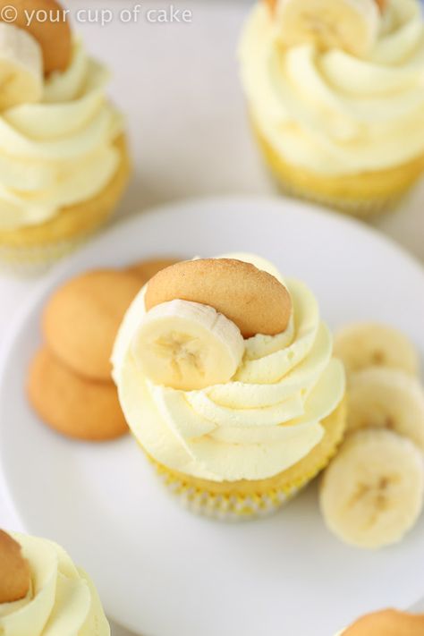 Easy Banana Cream Cupcakes Mini Banana Cupcakes, Banana Pudding Frosting Recipe, Banana Pudding Icing, Banana Pudding Cupcakes Recipe, Cake Cupcakes Wedding, Work Cupcakes, Banana Whipped Cream, Banana Cream Cupcakes, Banana Cream Pie Cupcakes