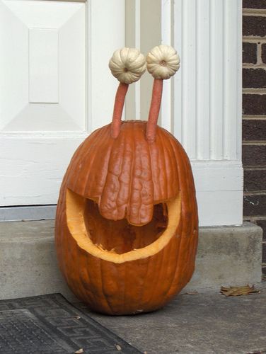 Big And Little Pumpkin Carving Ideas, Big Pumpkin Carving Ideas, Pumpkin Carving Contest Winners, Alien Pumpkin Carving, Halloween Carving Ideas, Alien Pumpkin, Carvings Designs, Halloween Pumpkin Carvings, Halloween Pumpkins Carvings Designs