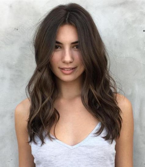 Long Wavy Centre-Parted Hairstyle Oval Face Haircuts, Oval Face Hairstyles, Oval Face Shapes, Oval Face, Long Brown Hair, Mid Length Hair, Haircuts For Long Hair, Oval Faces, Medium Hair Cuts