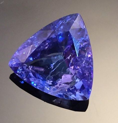 Crystal Balls, Tanzanite Gemstone, Pretty Purple, Mineral Stone, Minerals And Gemstones, Rocks And Gems, Jewelry Women, Precious Gems, Gems And Minerals