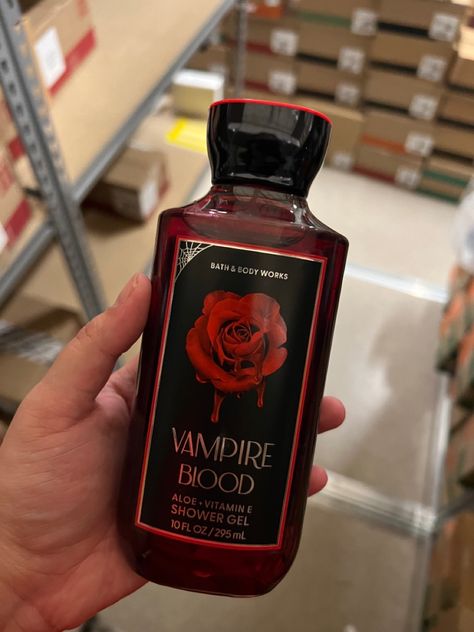 Vampire Fall Aesthetic, Bath And Body Works Halloween Perfume, Bath And Body Works Halloween 2023, Bath And Body Works Vampire Blood, Halloween Beauty Products, Bath And Body Works Halloween, Gothic Things, Halloween Bath, Vampire Blood