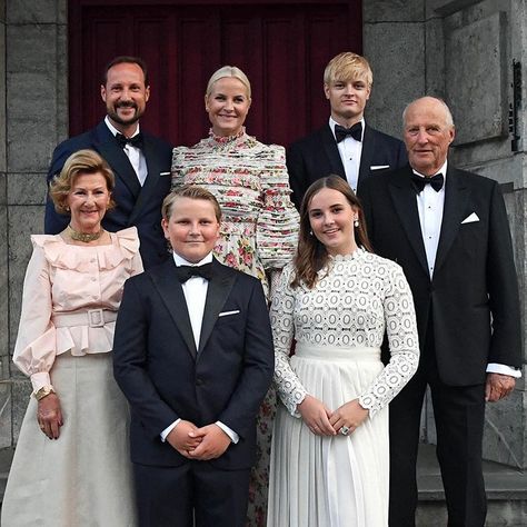 Det Norske Kongehuset på Instagram: "I kveld feires Prinsessens konfirmasjon med middag for familie og venner på Skaugum. Foto: Sven Gj. Gjeruldsen." Princess Ingrid Alexandra Of Norway, Princess Ingrid Alexandra, Norwegian Royalty, Ingrid Alexandra, Princess Sofia Of Sweden, Prince Frederik Of Denmark, White Evening Gowns, Princess Victoria Of Sweden, Summer Dress Patterns