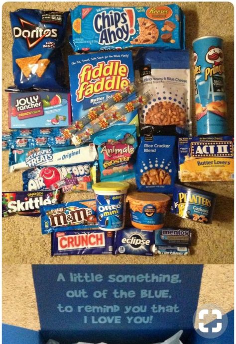 Some great "blue" foods for a blue-themed care package. Blue Gift Basket, Blue Foods, Boyfriend Gift Basket, Diy Best Friend Gifts, Bff Birthday Gift, Bff Birthday, Themed Gift Baskets, Color Party, Bf Gifts