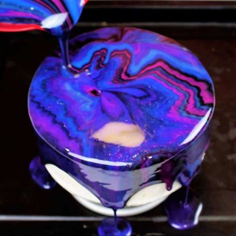 Easy Mirror Glaze: So Simple You Can Make It In the Microwave Easy Mirror Glaze Recipe, Mirror Glaze Recipe, Mirror Glaze Cake Recipes, Galaxy Cake, Mirror Glaze Cake, Mirror Cake, 5 Ingredient Recipes, Mirror Glaze, Glaze Recipe