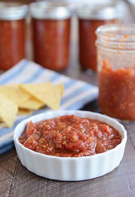 Best Homemade Salsa, Parmesan Chips, Law Carb, Canning Salsa, Homemade Salsa, Garden Recipes, Salsa Recipe, Tomato Recipes, Salsa Verde