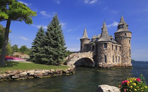 Castles In America, Hammond Castle, American Castles, Boldt Castle, Visiting The Grand Canyon, Castles To Visit, Castle Wedding Venue, Hawaii Volcanoes National Park, Volcano National Park