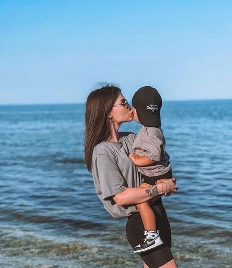 Baby Boy And Mom Outfits, Baby Ideas Photo, Mom Son Outfits, Baby Boy And Mom, Boy Mom Pictures, Baby With Mom, Mom And Her Son, Mom And Baby Boy, Photo With Baby