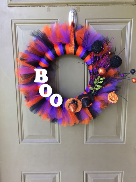 Tule Craft Ideas, Tule Wreath Diy, Tule Wreath, Fall Tulle Wreath, Foam Wreaths, Halloween Tulle Wreath, Tulle Wreath Diy, Tool Wreath, Tulle Wreaths