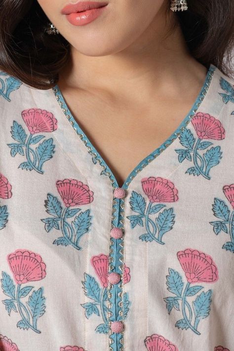 Neck Designs For White Kurtis, Printed Suits Neck Designs, Cotton Kurti Designs Straight, Indian Kurta Neck Designs, Neck Design On Printed Suit, Simple Straight Kurti Designs Cotton, Printed Kurti Pattern, Cotton Kurta Stitching Ideas Neck, Sanganeri Print Kurti