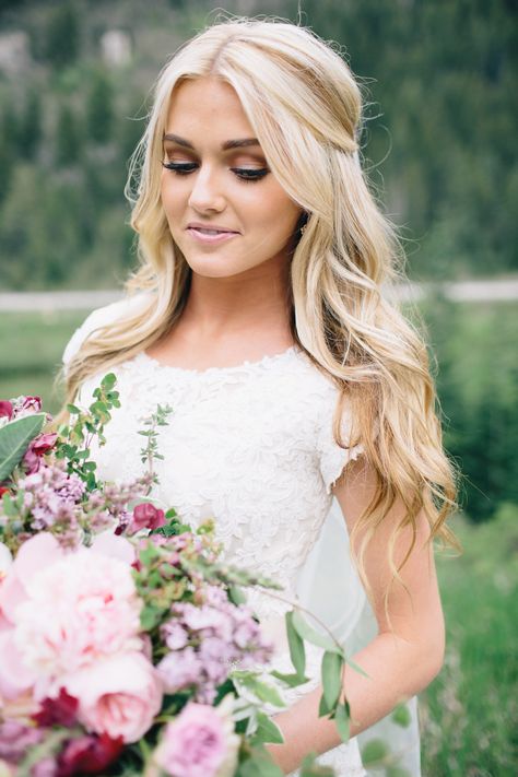 Classic and elegant bridal half up half down hair with voluminous crown. // Gorgeous half up half down bridal hairstyle ideas to impress on your wedding day. // mysweetengagement.com // #wedding #bride #bridal #bridalhair #bridalhairstyle #weddinghairstyles  #halfuphalfdown #hairstyles Hair Curled For Wedding, 2023 Bride Hair Trends, 2023 Bridal Hair With Veil, Bridal Hair With Halo Extension, Parted Half Up Half Down Hair, Half Up Wedding Hairstyles Front View, Bridal Hair Loose Waves, Bridal Hair Half Up Half Down Front View, Off Shoulder Wedding Dress Hairstyle