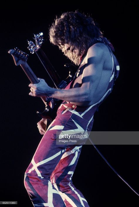 News Photo : Eddie Van Halen performing at the US Festival -... Guitar Performance, Steve Wozniak, Rock And Roll Bands, Eddie Van Halen, Guitar Hero, Van Halen, The Teacher, Still Image, Rock N Roll