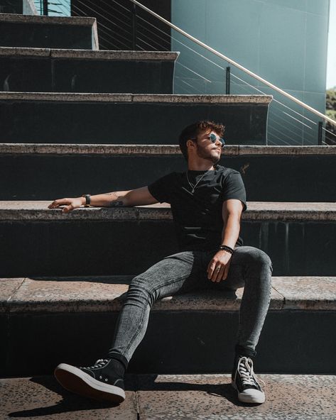 Men Stairs Poses, Staircase Poses Men, Man Pictures Photography, Staircase Photoshoot Ideas, Creative Men Photoshoot Ideas, Stairs Poses, Staircase Photoshoot, Stairs Photography, Guys Poses