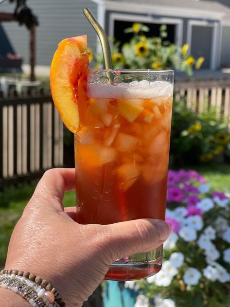 Peach Iced Tea Low Calorie Fruit, Clear Protein Drinks, Protein Shake Diet, Summer Iced Tea, Glazed Chicken Breast, Fruit Punch Recipe, Peach Scones, Cold Drinks Recipes, Peach Iced Tea