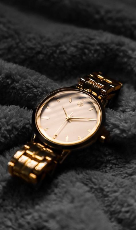 Products Photography Ideas, Watch Product Photography, Time Photoshoot, Watches Women Simple, Watch Photography, Easy Photography Ideas, Always On Time, Forced Perspective, Watch Ideas