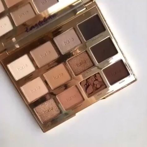 Makeup For 60 Year Old, Fix Broken Makeup, Maquillage Kylie Jenner, Broken Makeup, Fix Makeup, Makeup Pallets, Fancy Makeup, Beauty Products Drugstore, Luxury Makeup