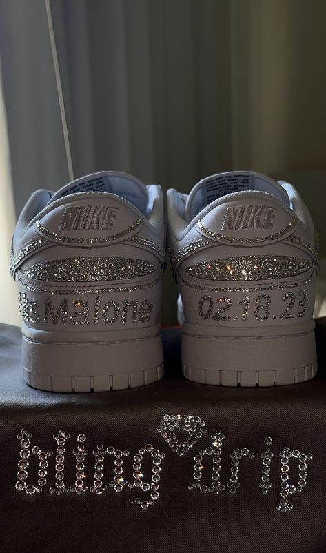 Wedding Dunks, Swarovski Clothes, Quinceanera Sneakers, Quince Shoes, Crystal Sneakers, Sneakers Instagram, Swarovski Nike, Bridal Sneakers, Bling Ideas