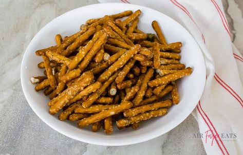 This seasoned air fryer pretzels recipe will make all snack lovers rejoice with happiness! At last, an easy seasoned pretzel recipe that will turn non-snackers into snack-a-holics when they taste these ranch pretzels. Ranch Dressing Packet, Ranch Pretzels, Vegetable Slow Cooker, Trisha Yearwood Recipes, Seasoned Pretzels, Snacks And Appetizers, Instant Pot Slow Cooker, Cinnamon Sugar Pretzels, Pretzel Recipe